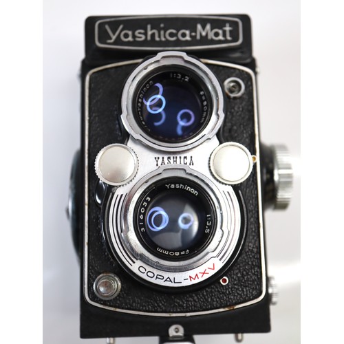 41 - Yashica-Mat Copal MXV Yashinon 3.5 80mm TLR Camera in fitted leather case and handbook