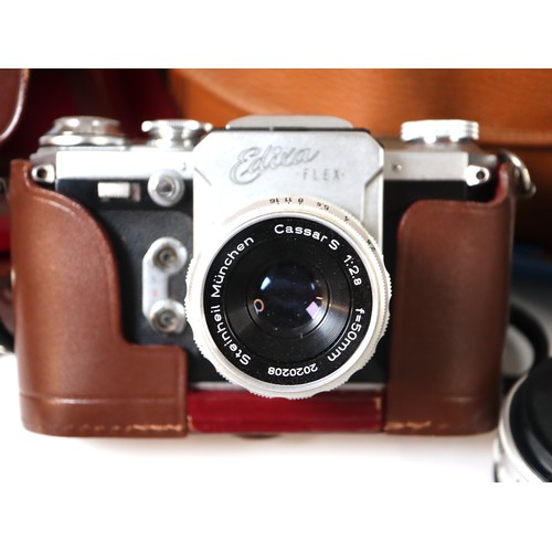 43 - Edixa Flex SLR Camera with Cassar S f2.8 50mm len + Ennalyt f2.8 95mm, Isoconar f4 135mm, Culmigon f... 
