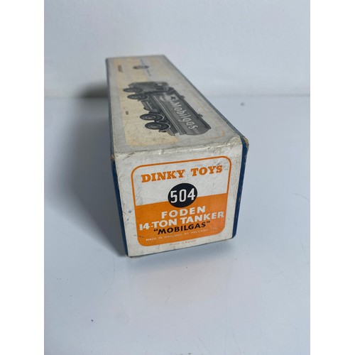 17 - Dinky Toys 504 - Foden 14-ton tanker
