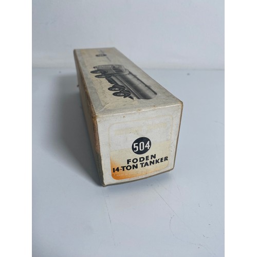 17 - Dinky Toys 504 - Foden 14-ton tanker