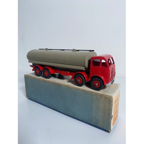 17 - Dinky Toys 504 - Foden 14-ton tanker