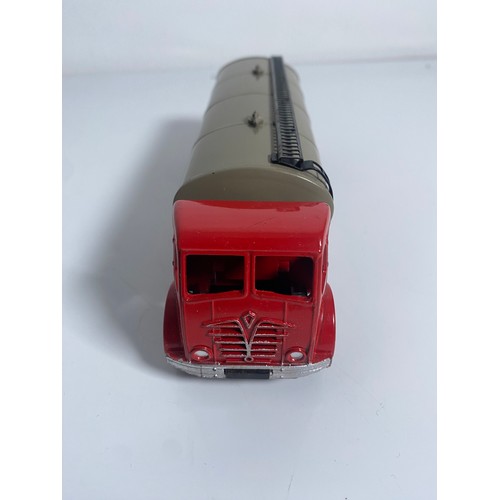 17 - Dinky Toys 504 - Foden 14-ton tanker