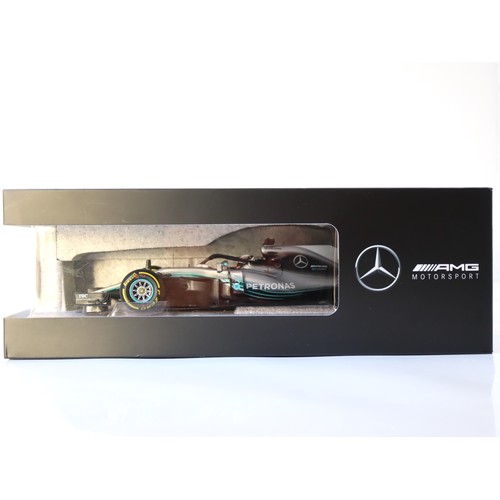 19 - Lewis Hamilton Mercedes-AMG Petronas Motorsport - F1 W09 EQ Power+ Saison 2018 - 1:18 Scale model by... 