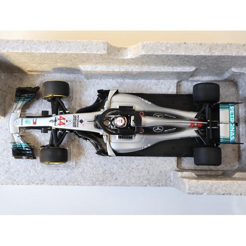 19 - Lewis Hamilton Mercedes-AMG Petronas Motorsport - F1 W09 EQ Power+ Saison 2018 - 1:18 Scale model by... 