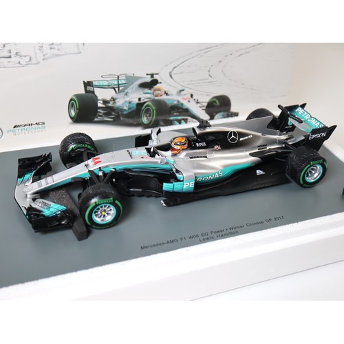 36 - Spark 1:18 Scale Mercedes-AMG F1 W08 EQ Power+ Lewis Hamilton in Box