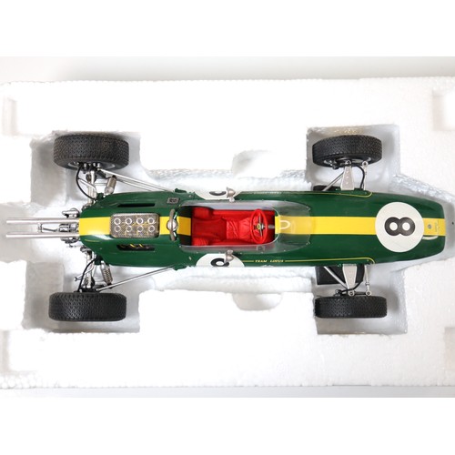 38 - Spark Team Lotus Type 25 1963 World Champion Jim Clark No 8 + Jim Clark 1:2 Scale  Authorised Replic... 