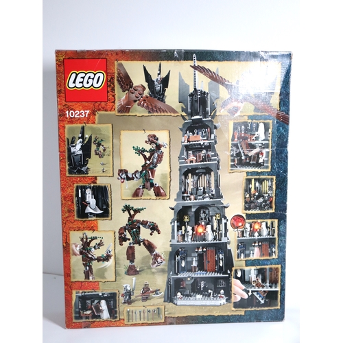 101 - LEGO - The Lord of the Rings Tower of Orthanc 10237