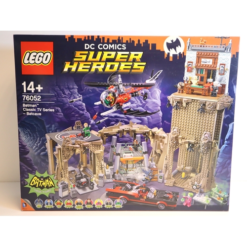 109 - LEGO - DC Comics Super Heroes 76052 Batman Classic TV Series - Batcave