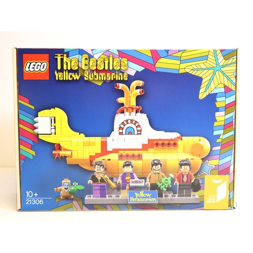 137 - LEGO - Ideas 21306 The Beatles Yellow Submarine