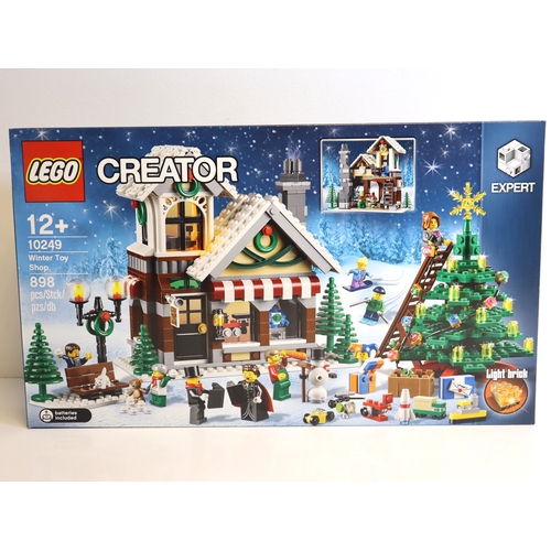 153 - LEGO - Creator 10249 Winter Toy Shop