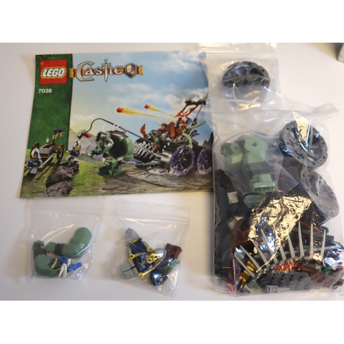 156 - LEGO - Castle 7038 Troll Assault Wagon + 5004419 Classic Knights 2016 Promo