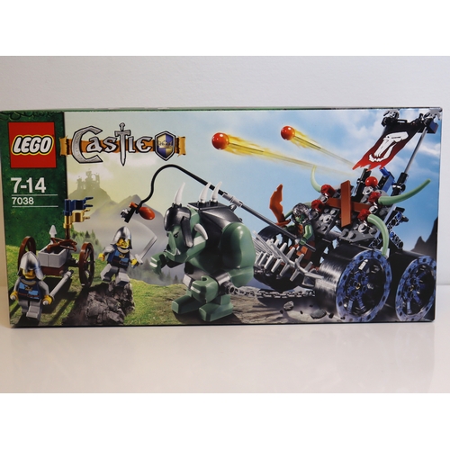 156 - LEGO - Castle 7038 Troll Assault Wagon + 5004419 Classic Knights 2016 Promo