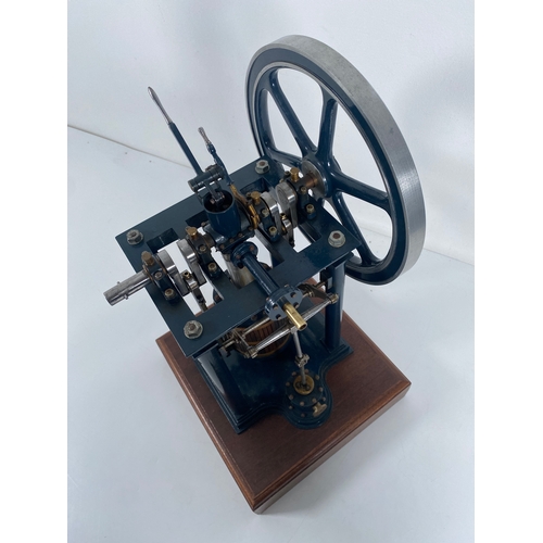 373 - 20th Century Bodmers Sliding Cylinder scale engine model on a Mahogany Plinth 42cm x 25cm with hard ... 