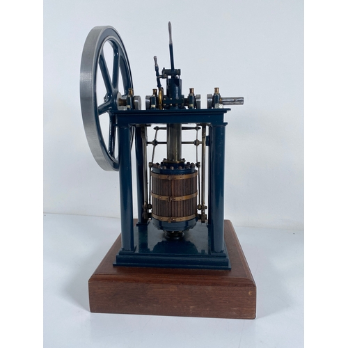 373 - 20th Century Bodmers Sliding Cylinder scale engine model on a Mahogany Plinth 42cm x 25cm with hard ... 