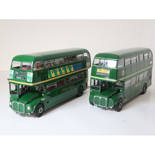 76 - 2 x Revel Kit Built 1:24 Scale Plastic Models No. 339 Green RM &  No. 722 Green RM