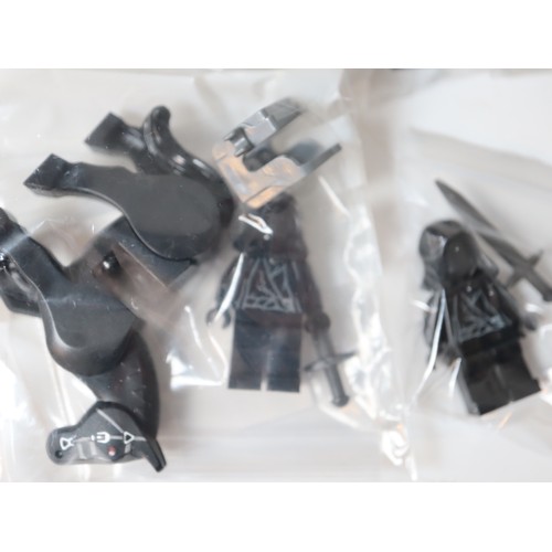 170 - LEGO Minifigures - The Lord of the Rings / The Hobbit A group of Ringwraith / Nazgul on horse back L... 