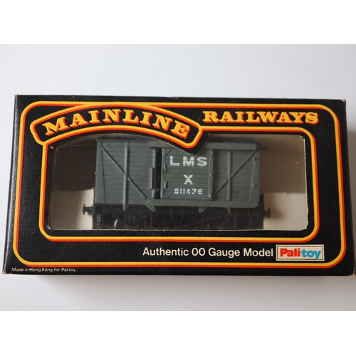 206 - Mainline Railways 00 Gauge B.R (W.R) BSKCoach Chocolate / Cream 2nd Class (2), 0-6-0 2251 Class Coll... 