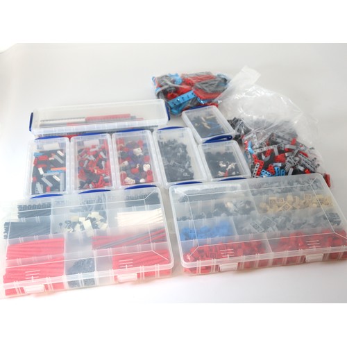 255 - LEGO - Quantity of sorted loose pieces mainly Technics