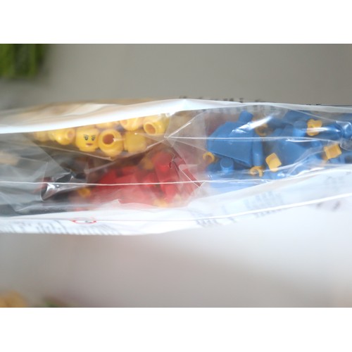 256 - LEGO - Large quantity of sealed new Poly bags with multiple bricks and connectors including a sealed... 