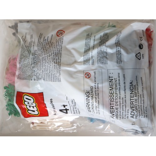 256 - LEGO - Large quantity of sealed new Poly bags with multiple bricks and connectors including a sealed... 