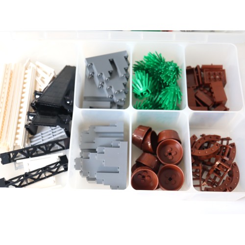 262 - LEGO - Various loose bricks, connectors, Duplo, Animals + other pieces