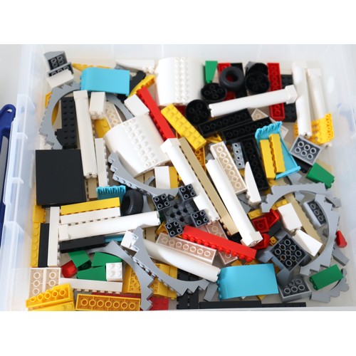 264 - LEGO - Multiple sized base plates including new grey 48x48 10701 (2), new white 32x32 11010 (2)