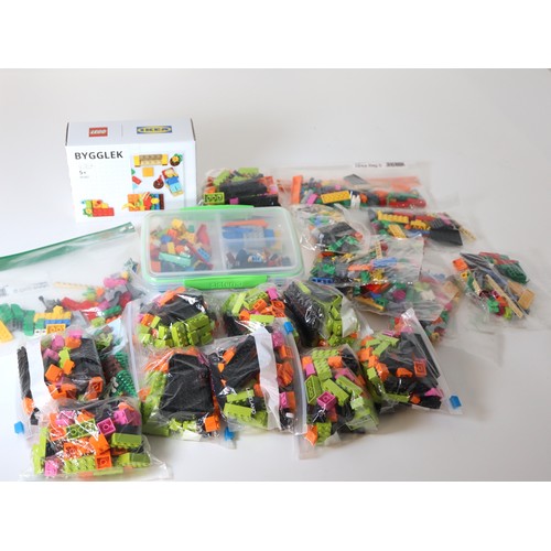 265 - LEGO - Various loose bricks and sealed bricks in poly bags, minifigures and new Lego Ikea 40357