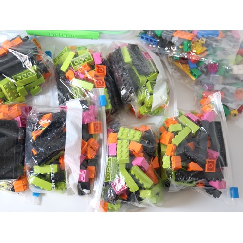 265 - LEGO - Various loose bricks and sealed bricks in poly bags, minifigures and new Lego Ikea 40357