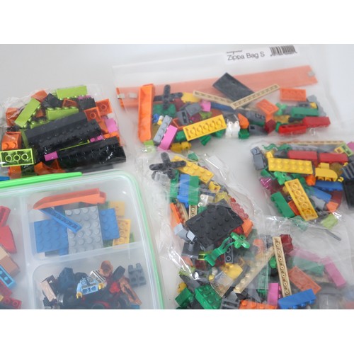 265 - LEGO - Various loose bricks and sealed bricks in poly bags, minifigures and new Lego Ikea 40357