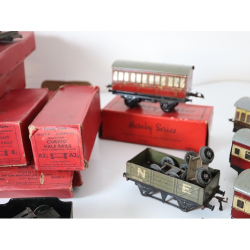 269 - A group of Hornby Tin plate Clock work locomotives , rolling stock, carriages, boxed straight rails,... 