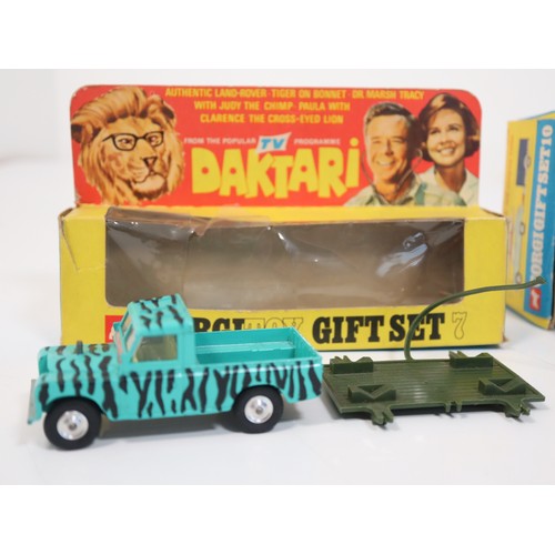 291 - Corgi Toys Gift Set 7 DAKTARI & Gift Set 10 Marlin Rambler With Ottersport Kayak Figure & Trailer - ... 