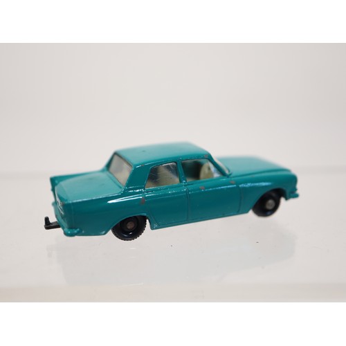 377 - Matchbox 33 Ford Zephyr Green D Series Type Box