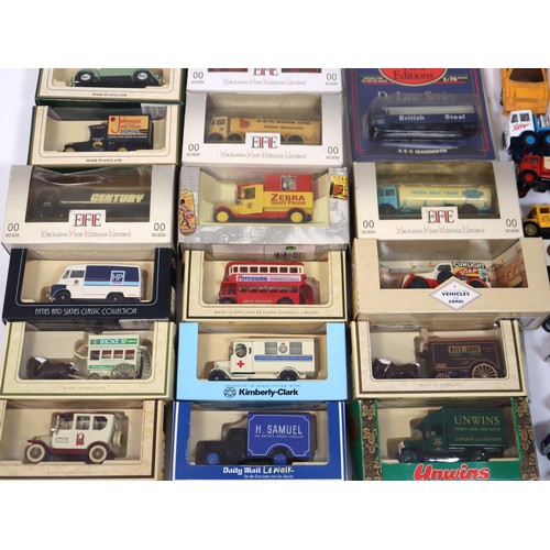 393 - A quantity of various scale die-cast boxed and loose commercial vehicle models Lledo, matchbox, Days... 