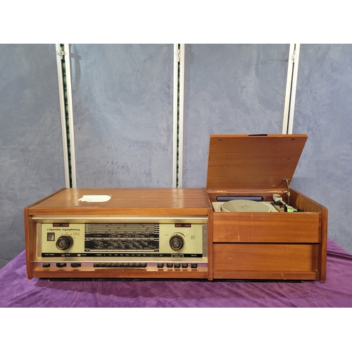 450A - Rigonda Symphony Radiogram with Turntable

Vintage Rigonda Symphony radiogram in a wooden cabinet, f... 
