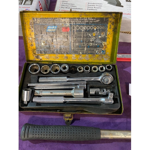 431 - Two Magic gripper sets, Two Harris gold paintbrushes, 2 tile cutting tools and some Ikea Besta Shelv... 