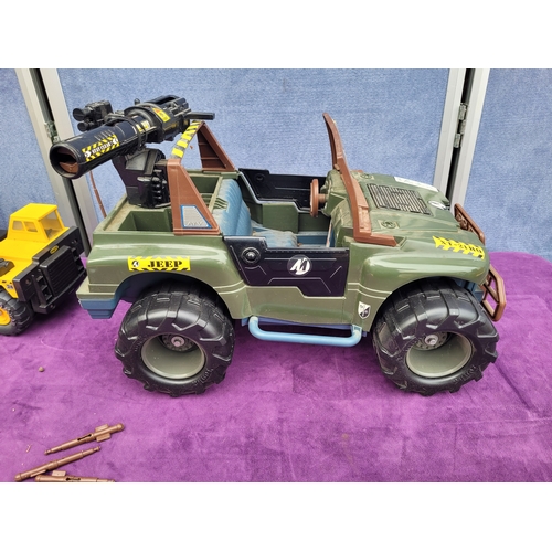 268 - Collection of action Man includes 2 action men 1 tank and Action Man Jeep