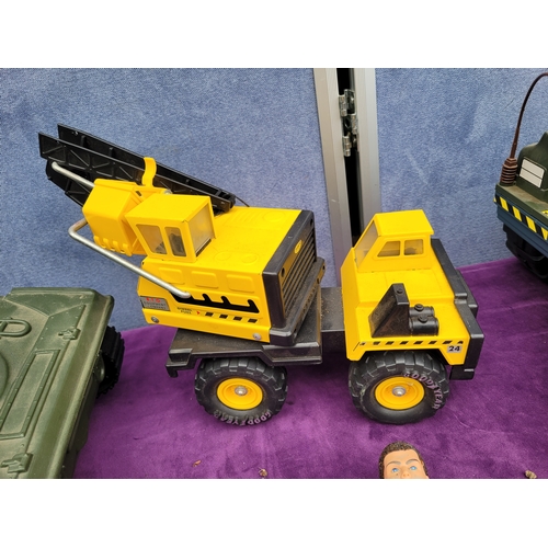 268 - Collection of action Man includes 2 action men 1 tank and Action Man Jeep