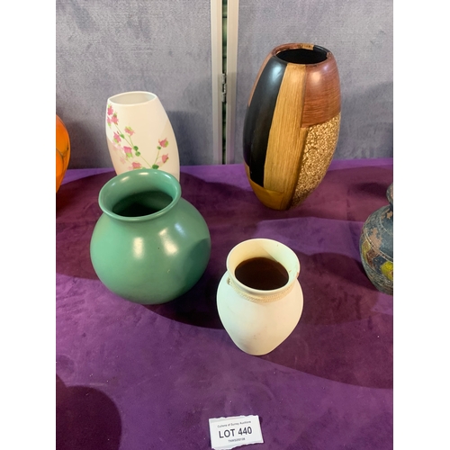 440 - A quantity of various collectable vases