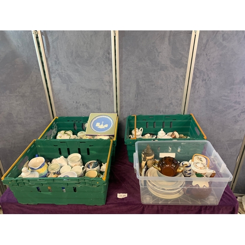 442 - A large selection of various china tableware including a collectable (christmas 1971) wedgewood Plat... 