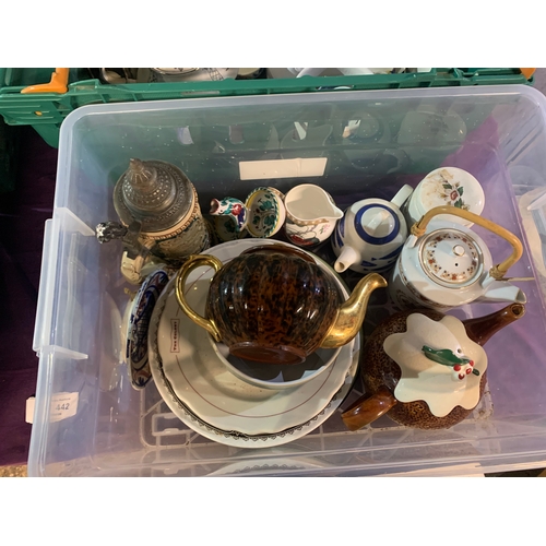 442 - A large selection of various china tableware including a collectable (christmas 1971) wedgewood Plat... 