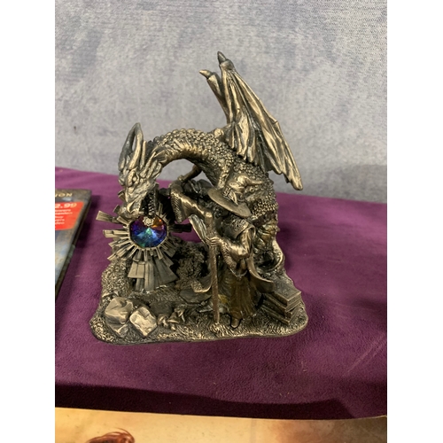 446 - A selection of Lord of the rings collectables including miniature figurines and books