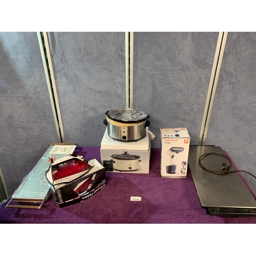 461 - A collection of electrical goods including a Russell Hobbs iron (22520), Tesco slow cooker (SCSS12),... 