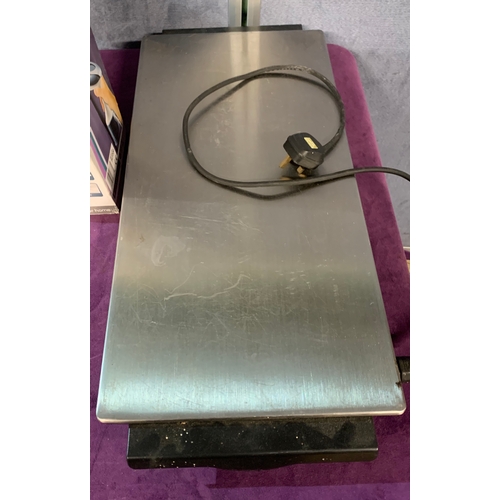 461 - A collection of electrical goods including a Russell Hobbs iron (22520), Tesco slow cooker (SCSS12),... 