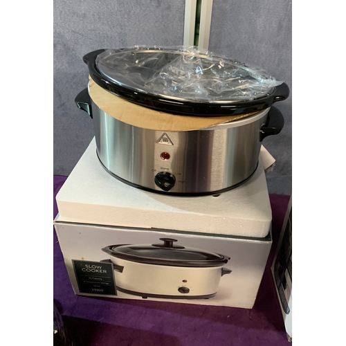 461 - A collection of electrical goods including a Russell Hobbs iron (22520), Tesco slow cooker (SCSS12),... 