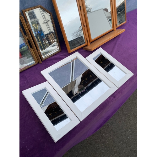 556 - Three dressing table/tri folding mirrors.