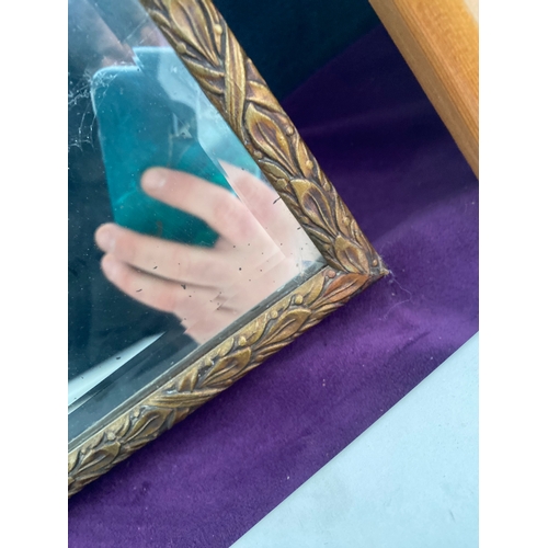 556 - Three dressing table/tri folding mirrors.