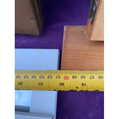 556 - Three dressing table/tri folding mirrors.