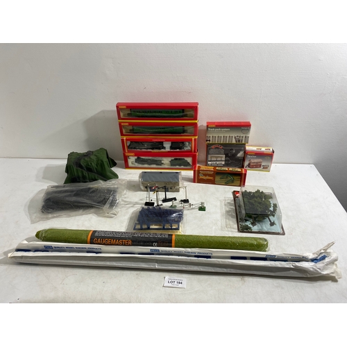 194 - Hornby R4009A SR Composite Coach (malachite) 