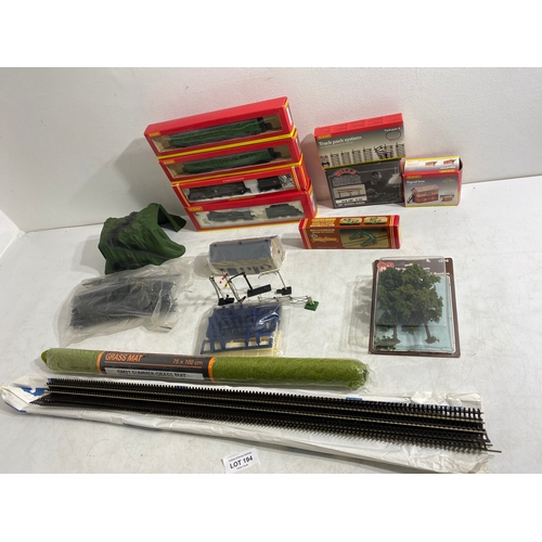 194 - Hornby R4009A SR Composite Coach (malachite) 