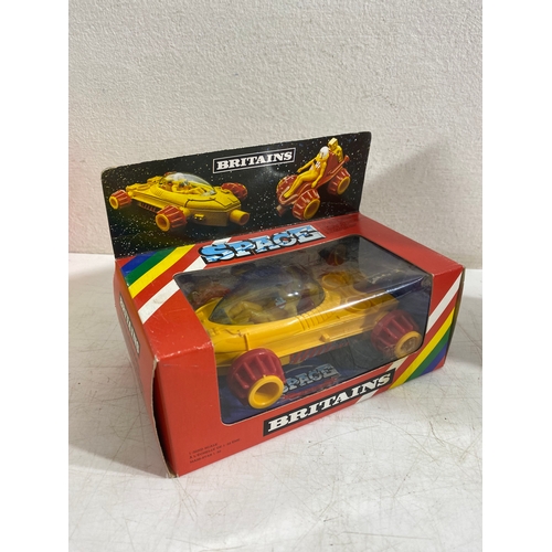 209 - Britains Stargard Flight Buggy 9114, Alien Space Cannon 9125, Stargard Space Cannon 9115 and Accesso... 